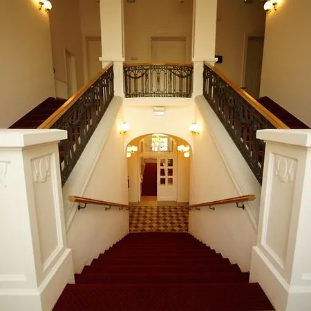 Pod Zelenym Dubem Hotel 3*