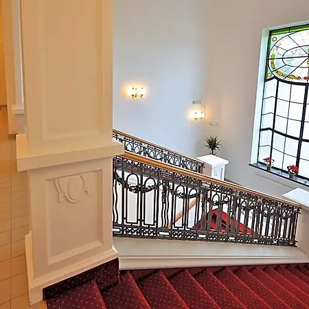 Pod Zelenym Dubem Hotel 3*