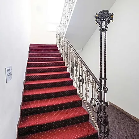 Pod Zelenym Dubem Hotel 3*