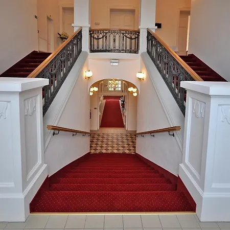 Hotel Pod Zelenym Dubem 3*
